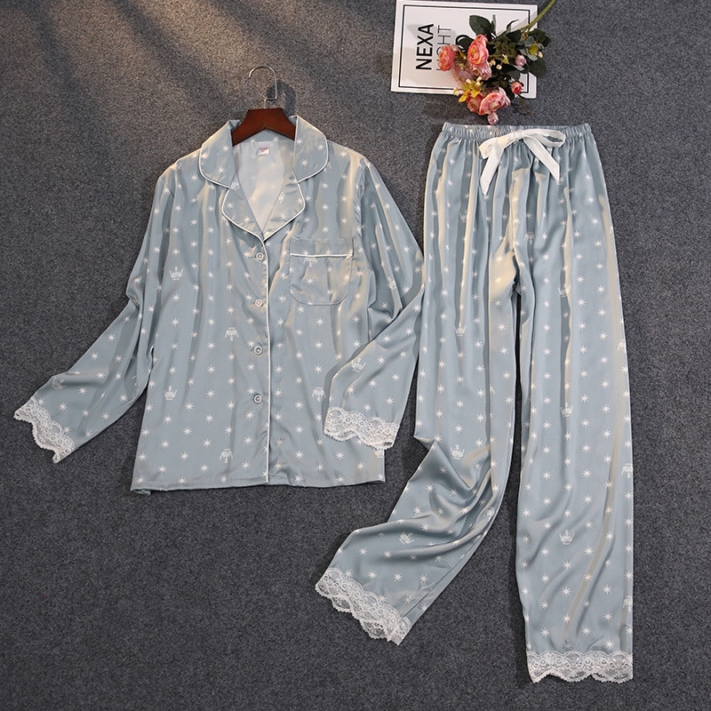Pyjama deux pièces en satin et dentelle pour femme