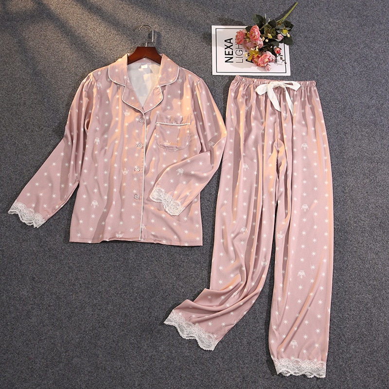 Pyjama deux pièces en satin et dentelle pour femme