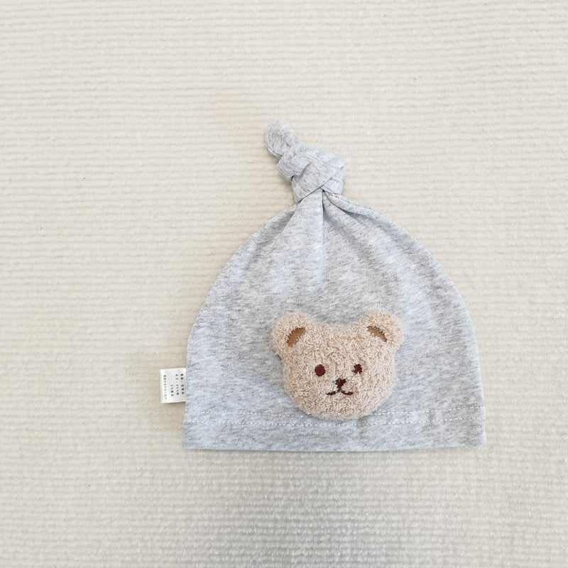 Bonnet en coton avec un ours en peluche pour bébé